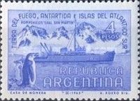 Chinstrap Penguin (Pygoscelis antarcticus), Ship