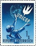 School child, peace dove & UNO-badge
