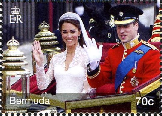 Couple: Waving in coach