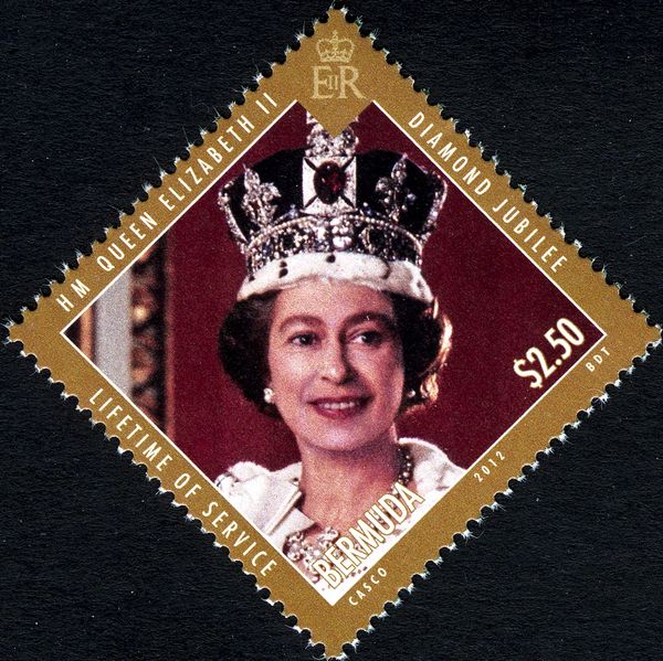 Queen wearing Imperial State Crown