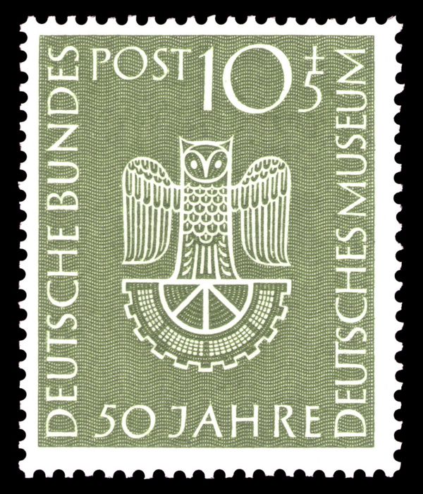 Owl on gear (Signum of the German Museum)