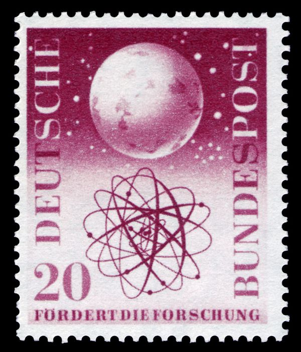 Atomic model (microcosm) and universe (macrocosm) with globe