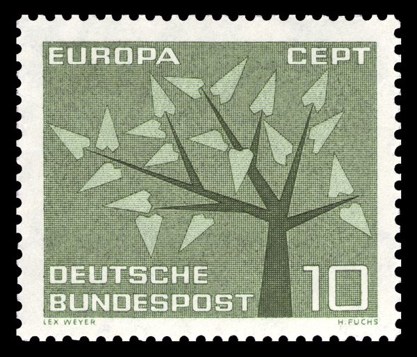 Stylized tree with 19 leaves
