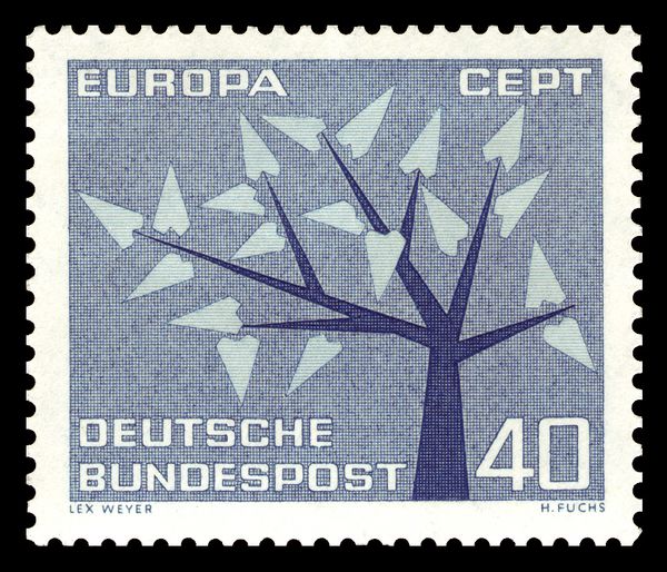 Stylized tree with 19 leaves