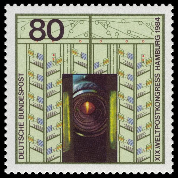 Scanning lens of an automatic letter distribution