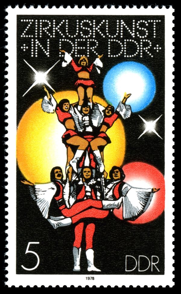 Pyramid with 7 artists