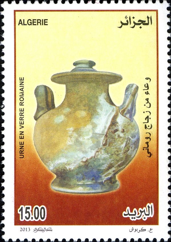 Romaine glass urn