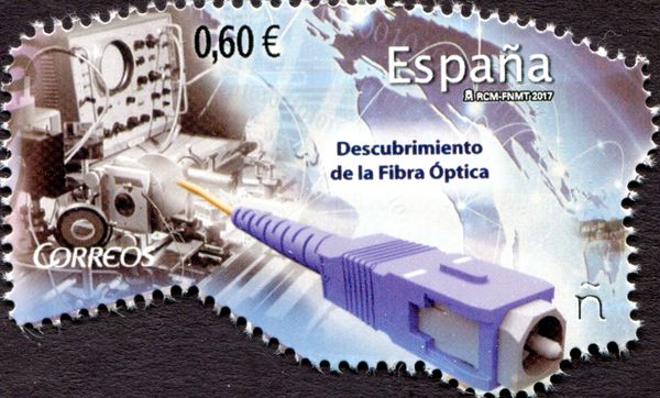 Discovery of the Polymeric Optical Fiber