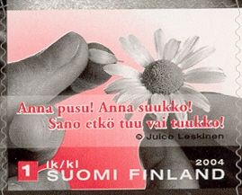 Valentine's Day, Hands plucking Daisy