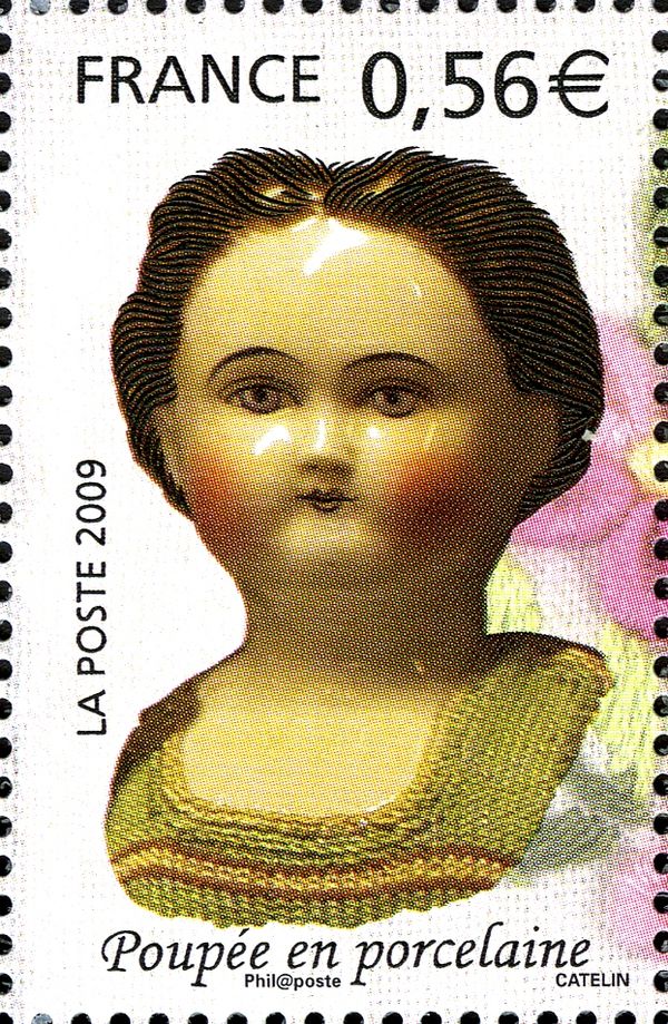 Poupée en porcelaine