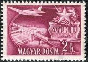 Árpád Bridge and aircraft