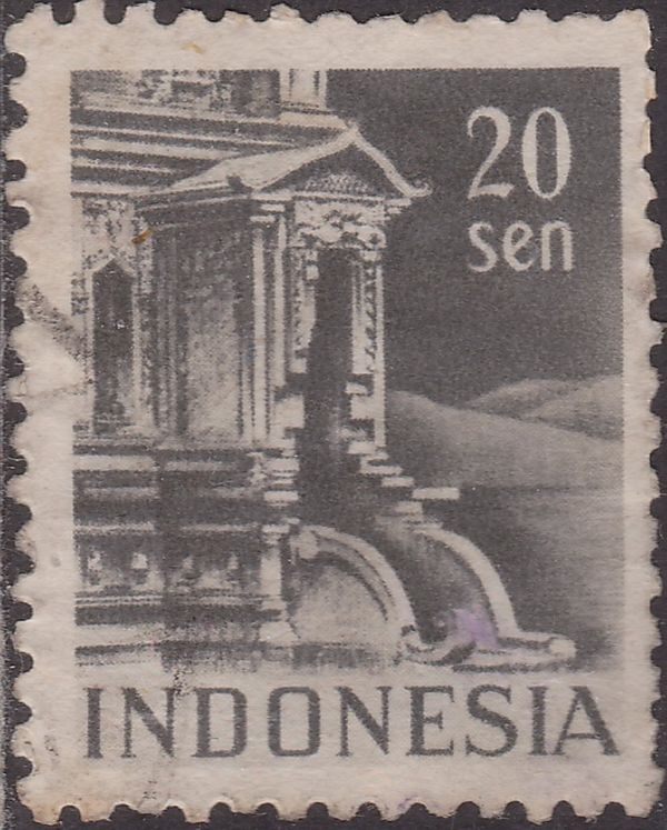 Entrance to Tjandi-Poentadewa Temple
