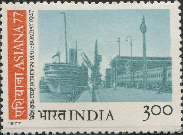 Foreign mail arriving at Ballard Pier, Bombay, 1927