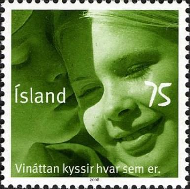 People kissing in photograph colour: Green