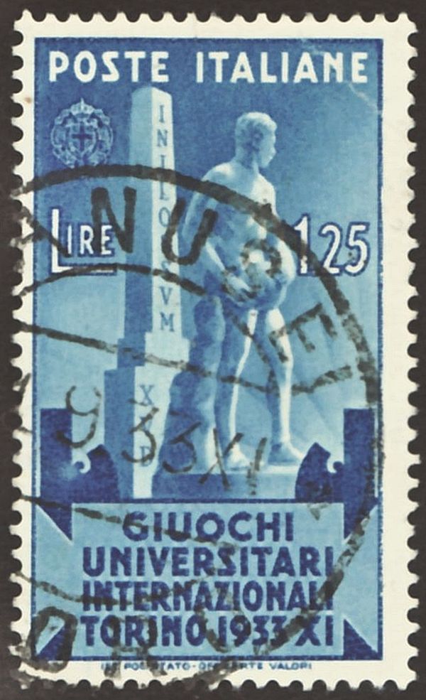 Mussolini and the Stele Statue