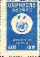 Doves over UN emblem