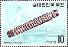 Komunko, six-stringed zither