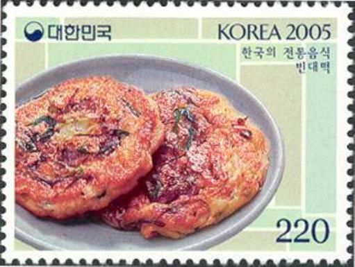 Bindaetteok (Fried ground mung beans)