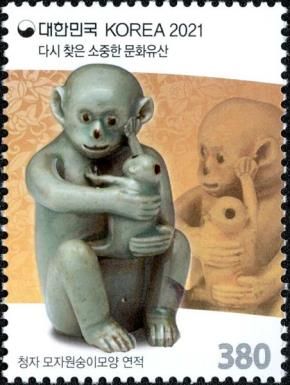 Mother and Baby Monkey Celadon Water Dropper