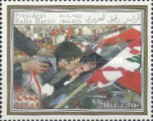 Child kissing picture of Pres. Hariri