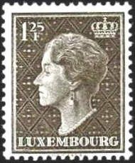 Grand Duchess Charlotte facing Left (Background violet brown