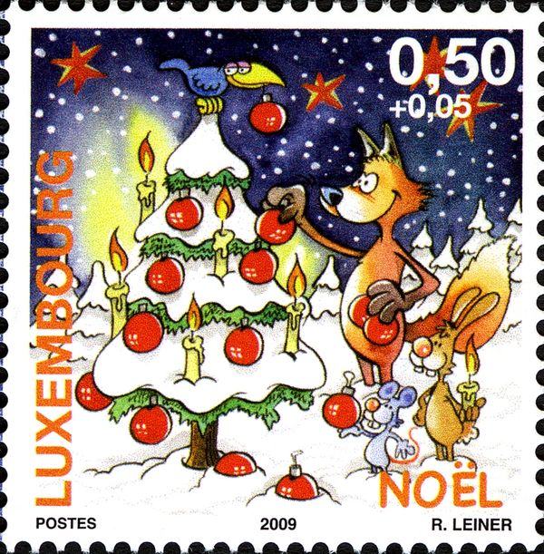 Fox decorating the Christmas Tree