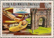 Rhythmic gymnastics and Arc de Triomphe