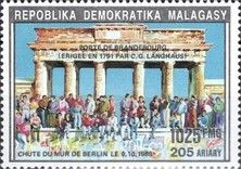 Brandenburg Gate, people on Berlin wall