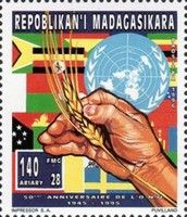UN50 Hand holding grain