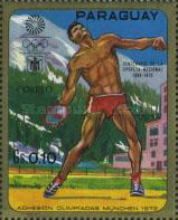 Discus throw, in the background mountains