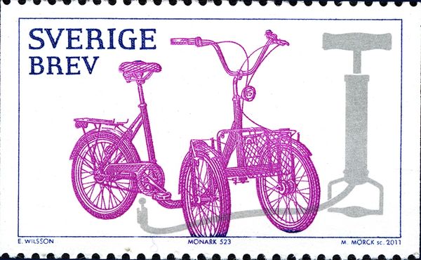 Tricycle and air pump