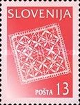 Square enclosing diamonds containing flowers