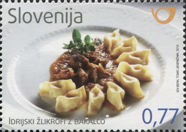 Idrija-style pasta parcels with meat stew