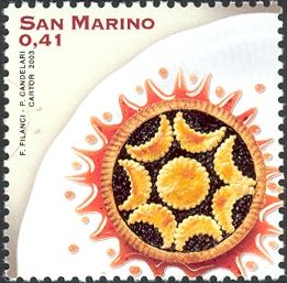 Dessert with red sauce in starburst design
