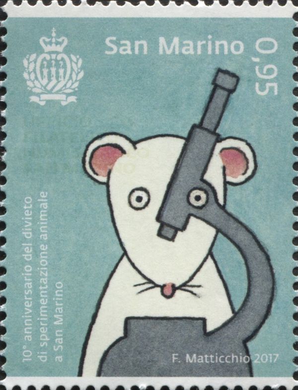Mouse behind a microscope