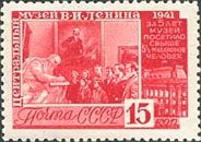 Visitors to the Lenin Museum Viewing Statue