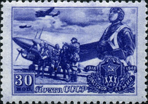 Airmen at Dive-bomber "Pe-2"