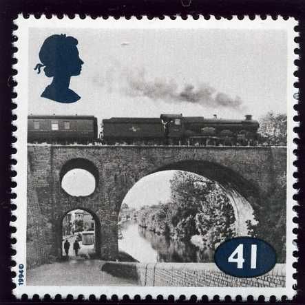 Class "Castle" No 7002 Devizes Castle on Bridge crossing Can