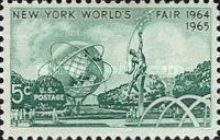 Mall with Unisphere and "Rocket Thrower" by Donald De Lue