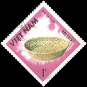 Round rattan dish
