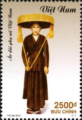 Old-style Áo Dài