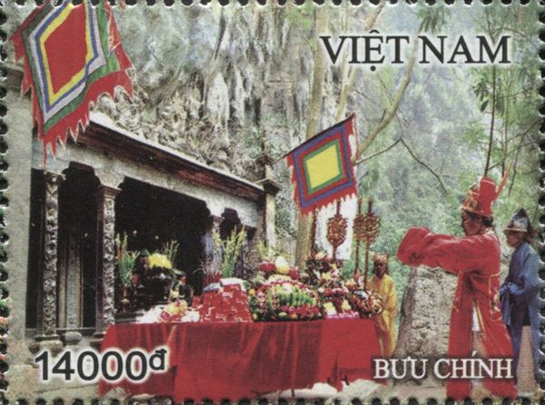 Praying at the Shrine of Đinh Tiên Hoàng