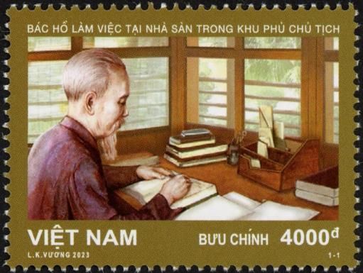Hồ Chí Minh Working in Stilt House