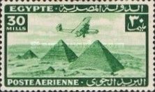 Aircraft flying over the Pyramids of Giza