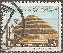 Saqqarah Pyramid (inscript UAR POSTAGE)