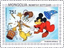 Mickey uses the Axe on the Broom to try to stop it