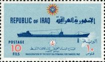 Tanker in front of the oil port of Basra