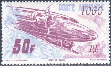 Twin engine airplane