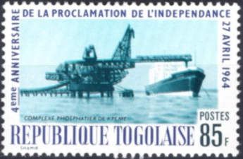 Loading ship with phosphate
