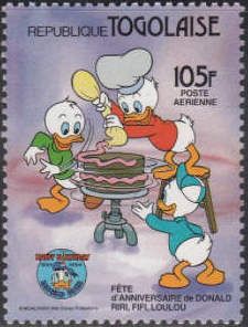 Huey, Dewey and Louie decorating the cake
